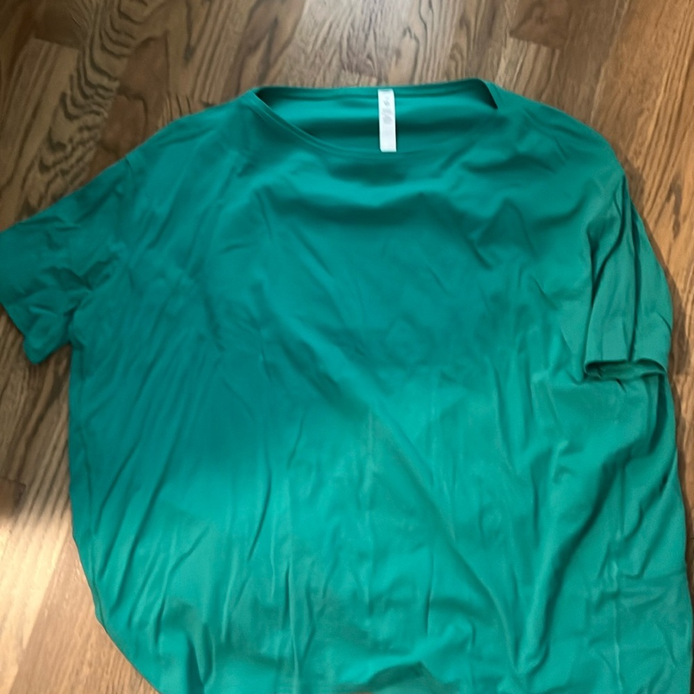 Lululemon back in action top… worn twice.. EUC.. smoke free home30% off 3+ items